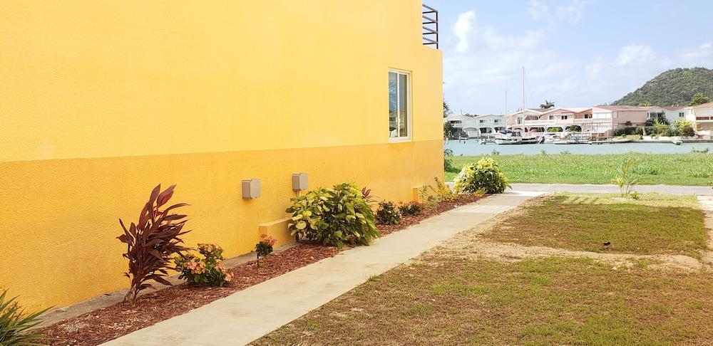 Harbour Island Residences Property Grounds
