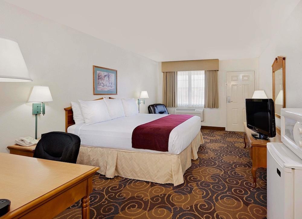 دايز إن باي ويندام سان أنجيلو