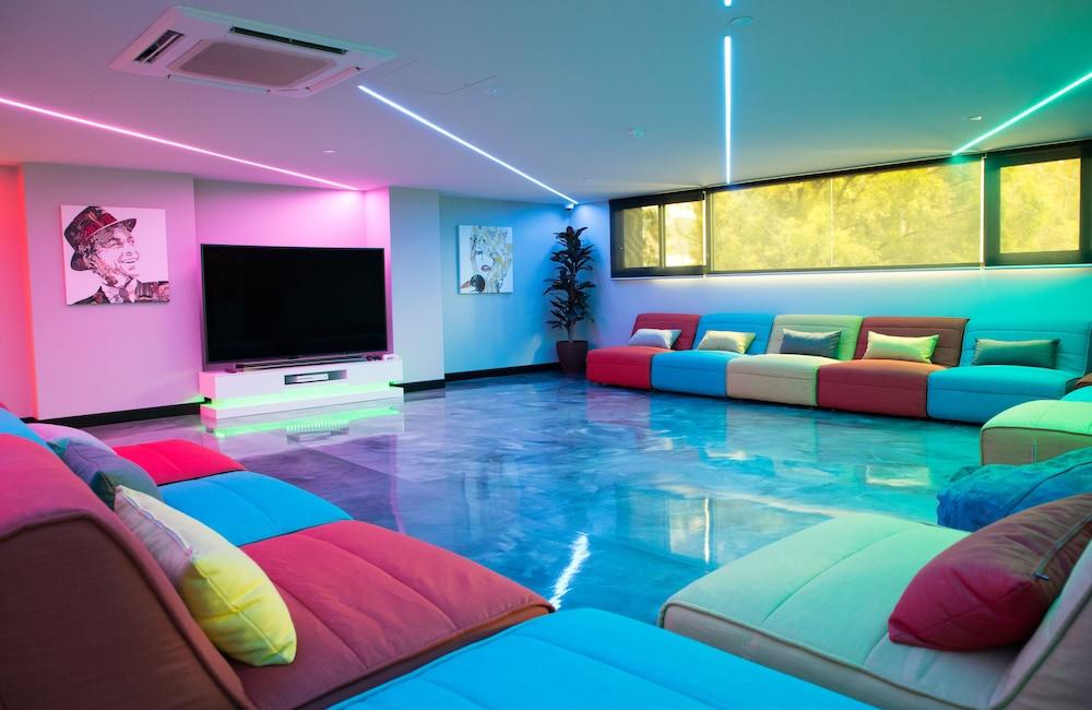 Studio 8 Residences - Adults Only Interior Detail