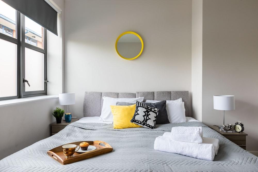 هوم ل ي - واتفورد بريميير أبارتمنتس غرفة