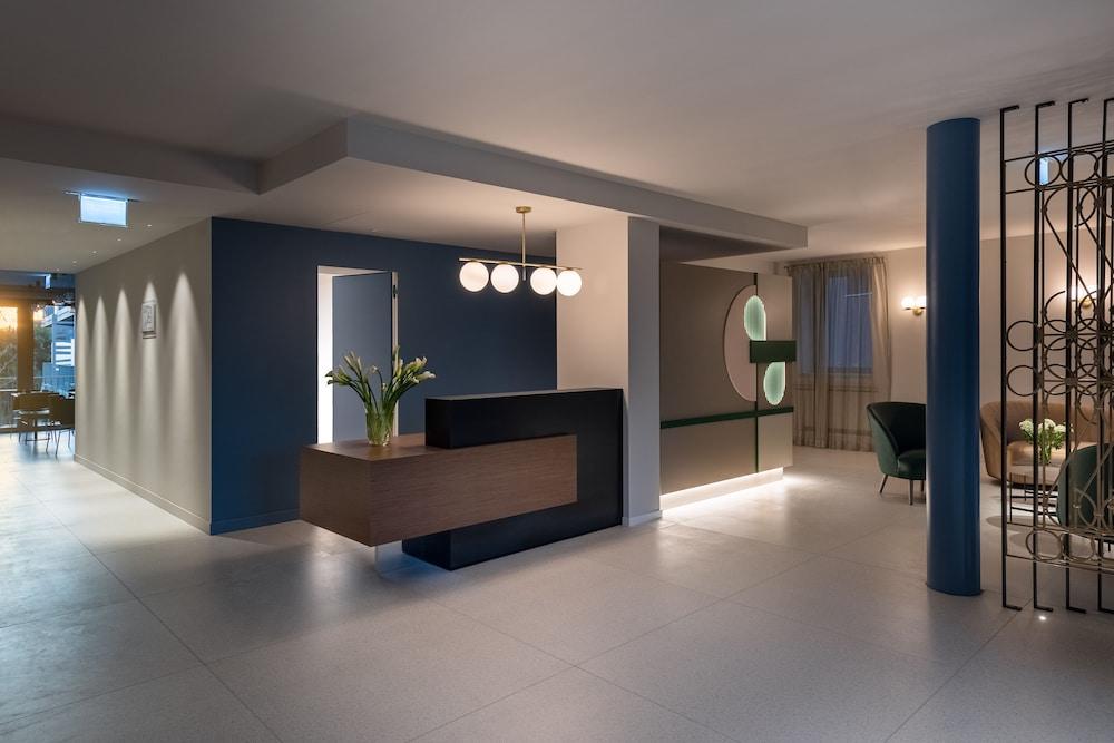 HT Hotel Trieste Lobby