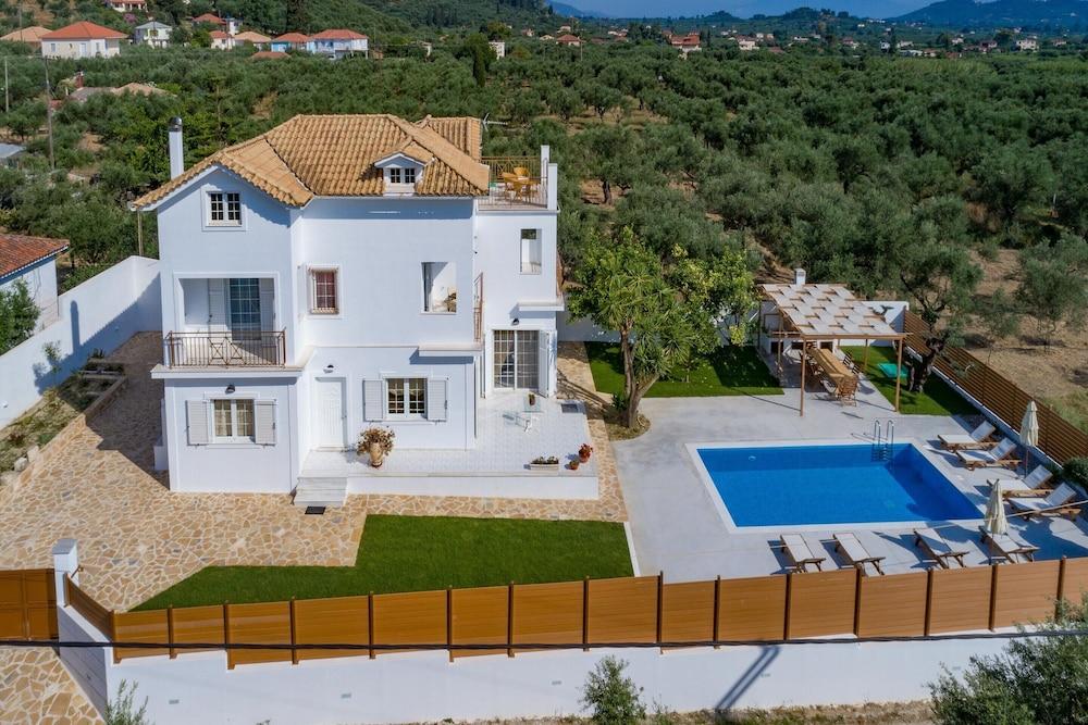 Villa Status Exterior