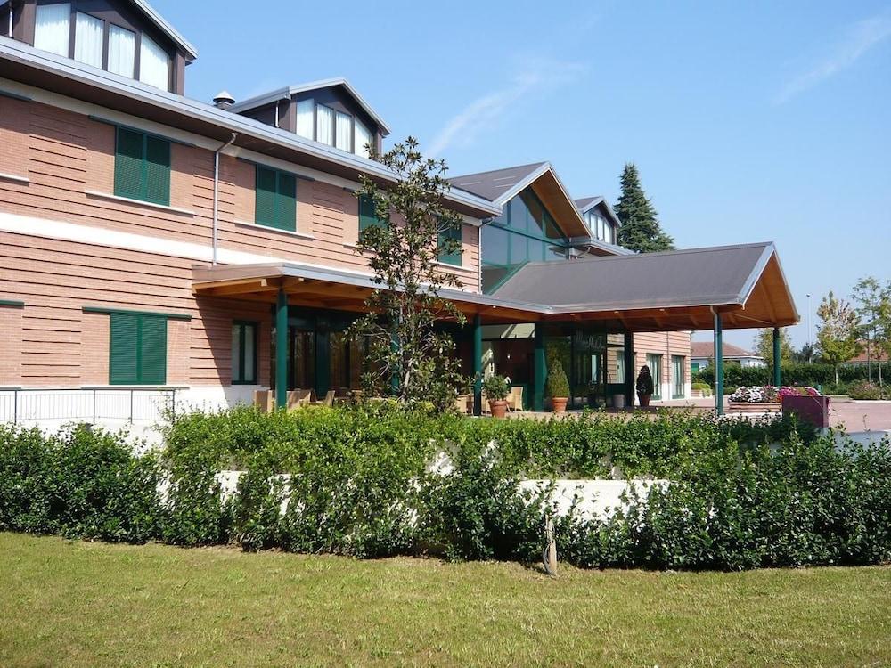 مونيكا هوتل فييرا