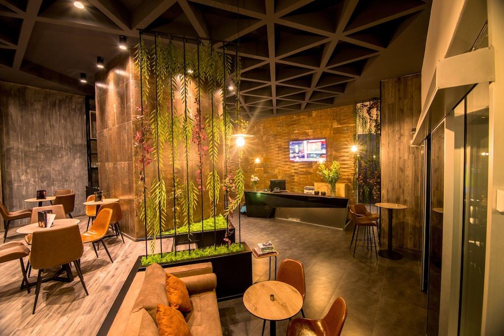 في آيتش بريميير آس تيرانا هوتل الصورة الأساسية