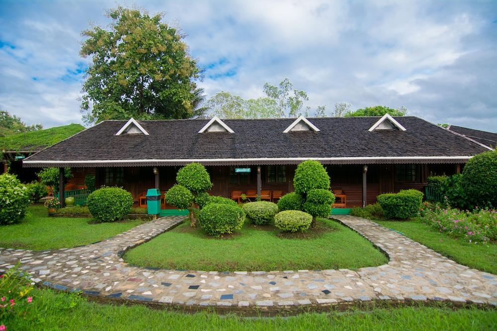 Wattana Village Resort