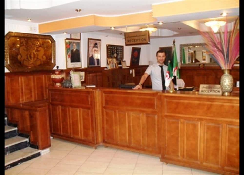 Houna El Ferdaous Reception