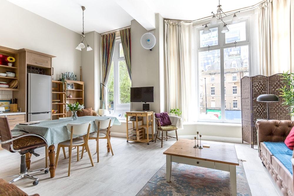 Bright Two BR Period Apartment in Whitechapel