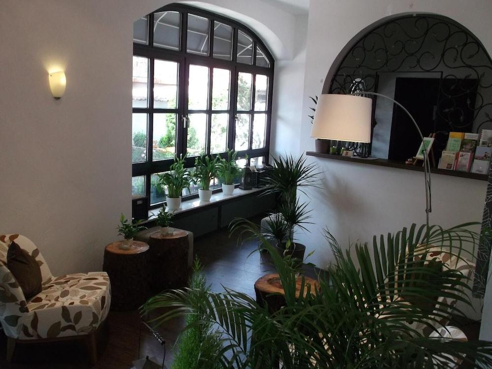 هوتل آند ريستورانت هسيشر هوف الردهة