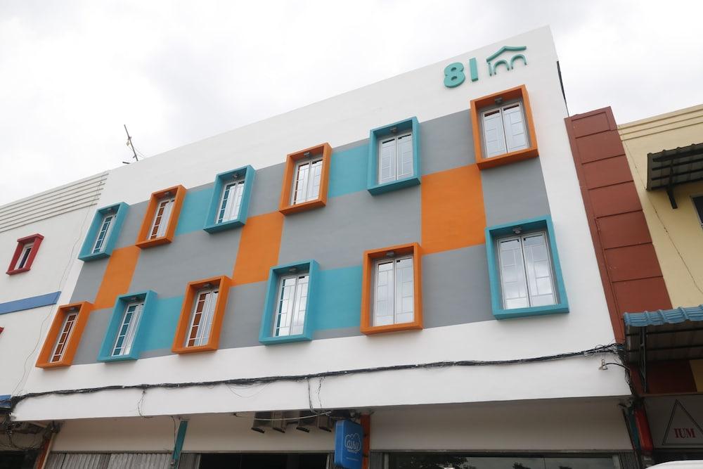 ريد دورز آت باتو أجي باتام