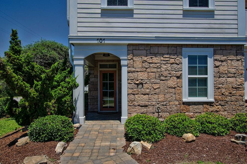 Seabrook 101 Exterior