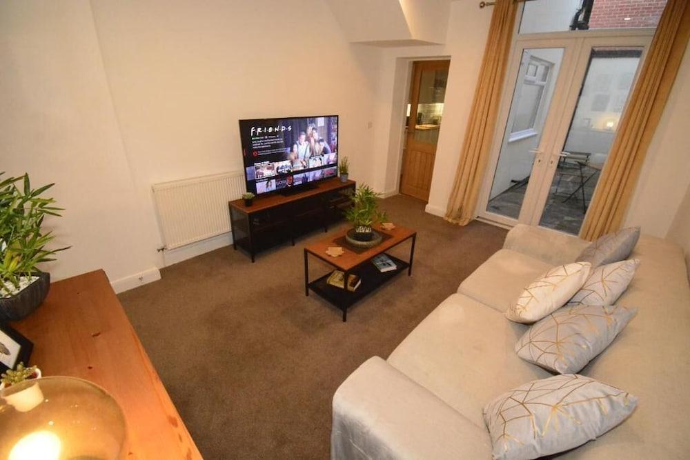 إف جي أبارتمنتس وينكلي سكوير 1