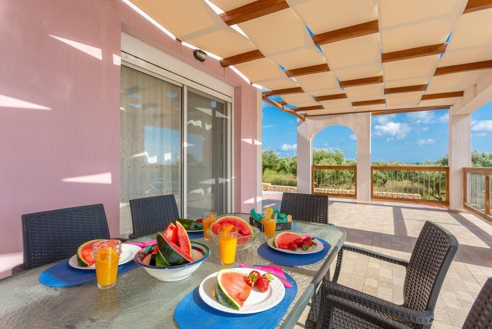 Vatsa Beach Villa Large Private Pool Walk to Beach Sea Views A C Wifi - 3021 Room