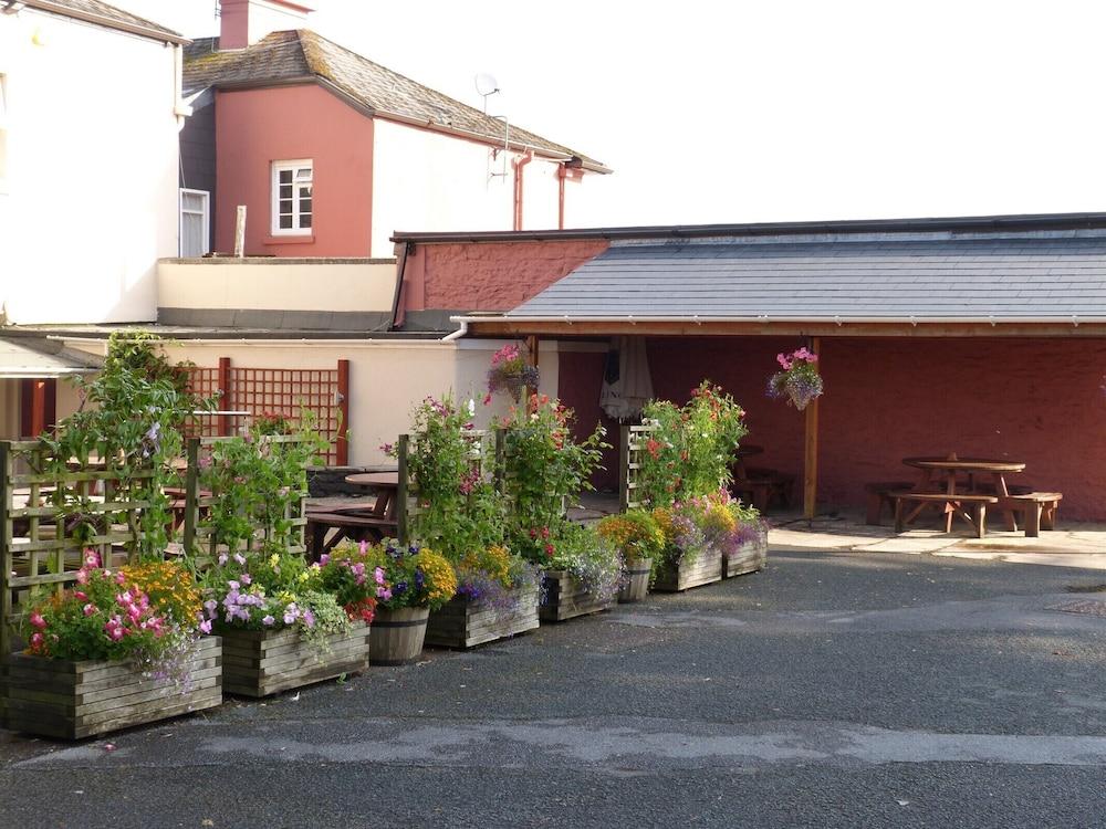 The Railway Inn Exterior