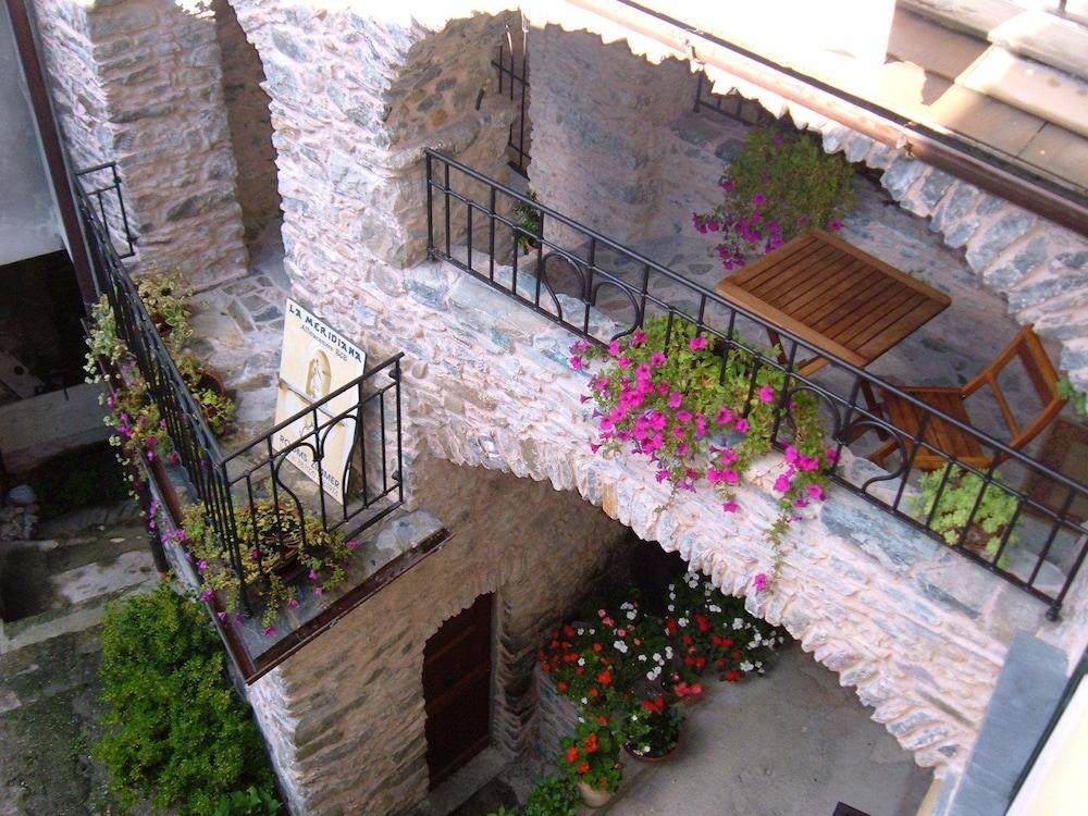 لا ميريديانا بي آند بي أفيتاكاميري الصورة الأساسية