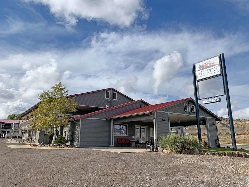 Red Ledges Inn Featured Image