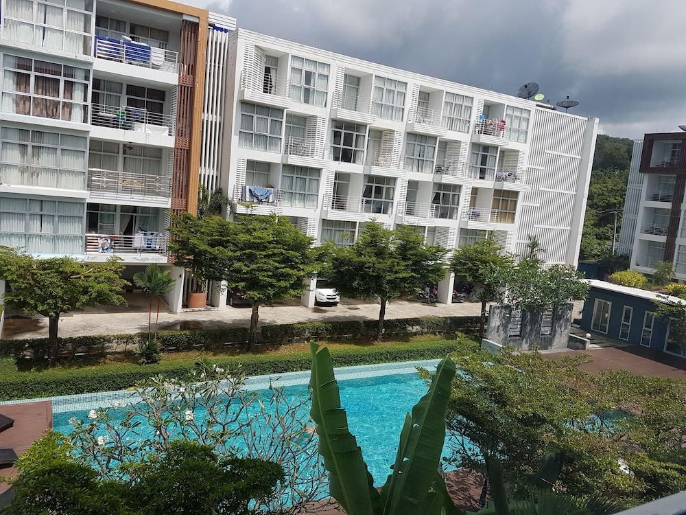 إنجوي كرابي آند ريلاكس حمام سباحة مكشوف