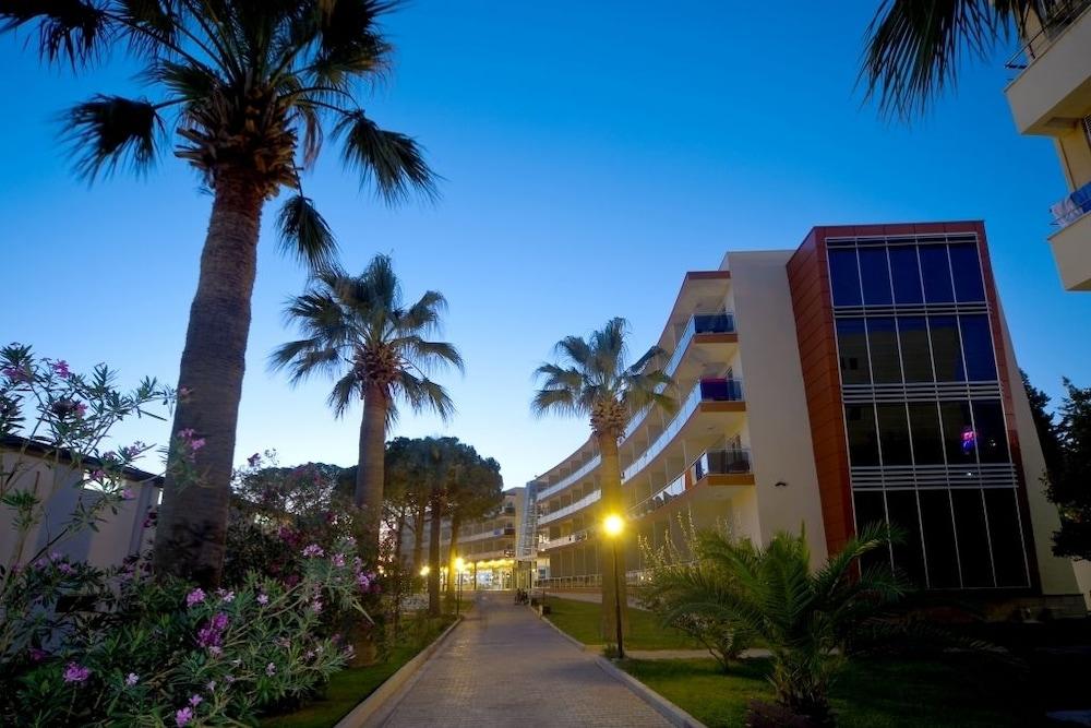 جومولدور ريزورت هوتل - شامل جميع الخدمات المنطقة المحيطة بالمنشأة