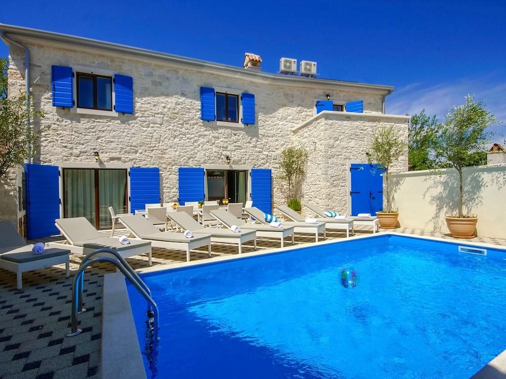 سيرين هوليداي هوم إن كرونسيسي ويذ برايفت بول الصورة الأساسية