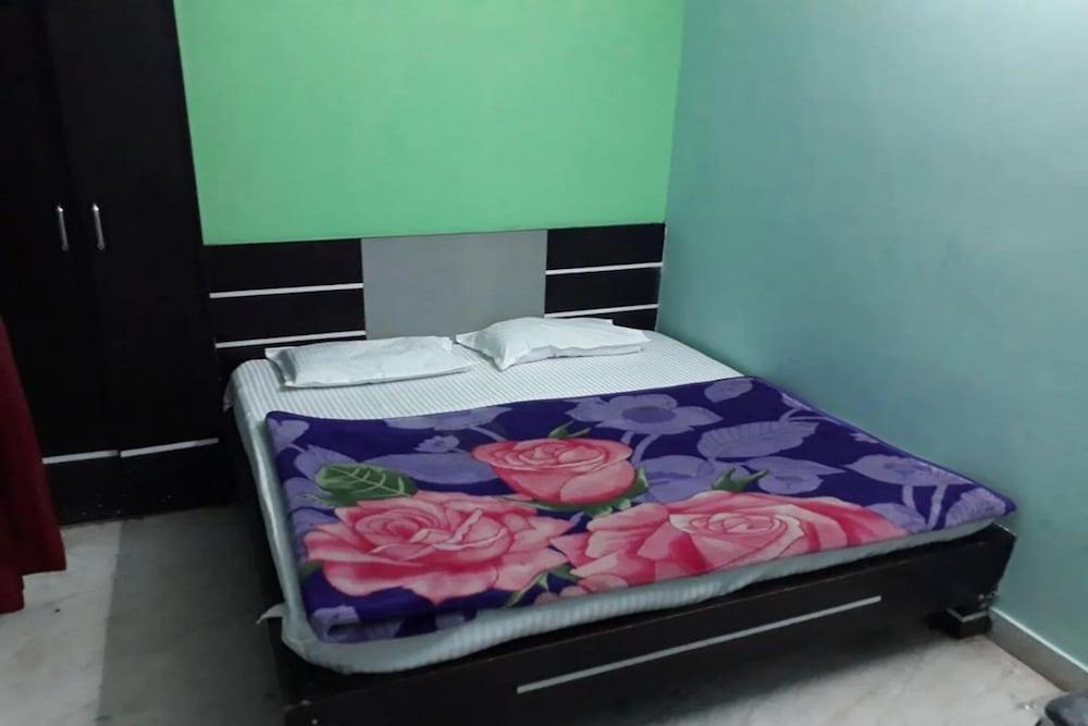 Goroomgo Vijay Charbhag Lucknow Room