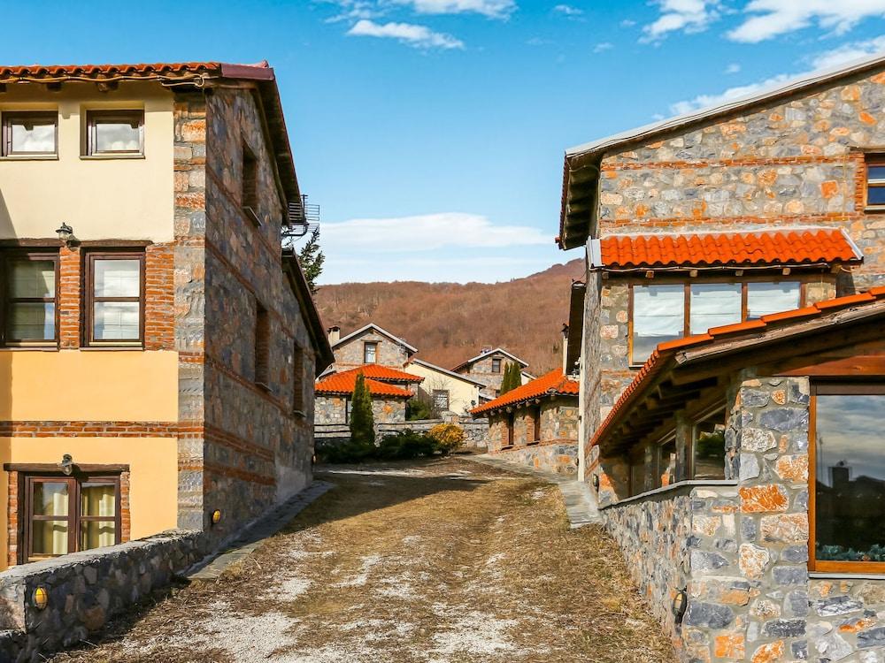 لافيش هوليداي هوم إن بيلا ويذ هوت توب المنطقة الخارجية