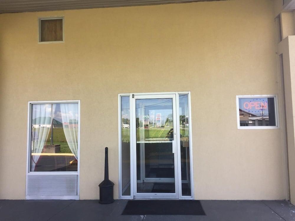 أميريكاز بيست فاليو إن مانشيستر، تينيسي المنطقة الخارجية