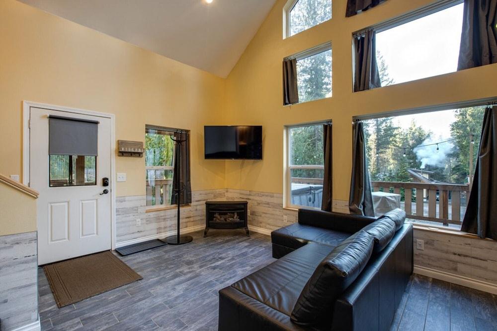 Mt Baker Lodging Cabin 2- Sleeps 8