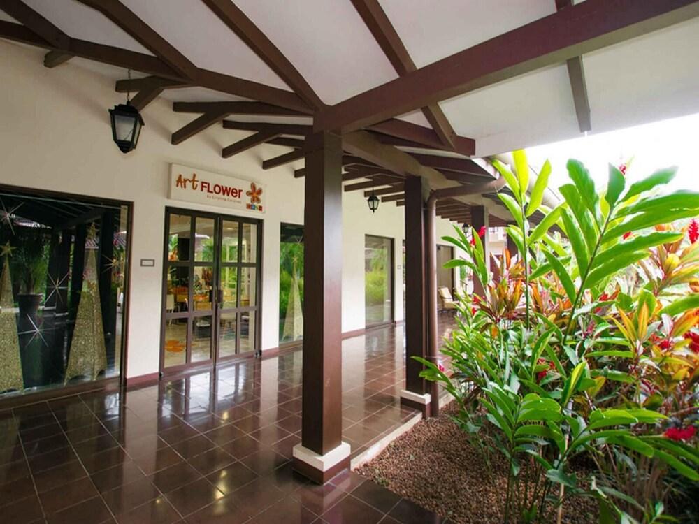 Dazzling End Unit in Coco With Lots of Windows and Light Sleeps 8 Exterior