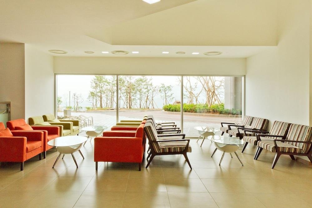 Mungyeong Saejae Resort Lobby Sitting Area