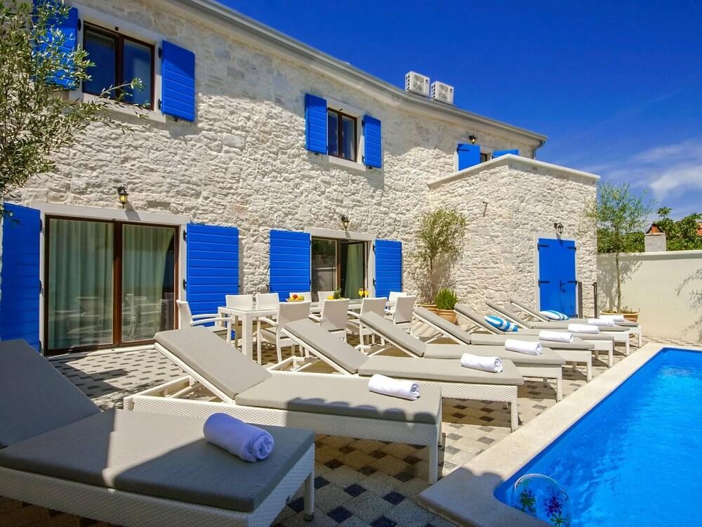 سيرين هوليداي هوم إن كرونسيسي ويذ برايفت بول المنطقة الخارجية