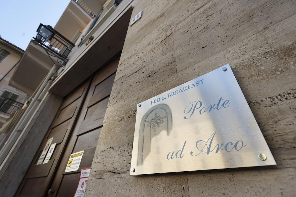 Porte ad Arco