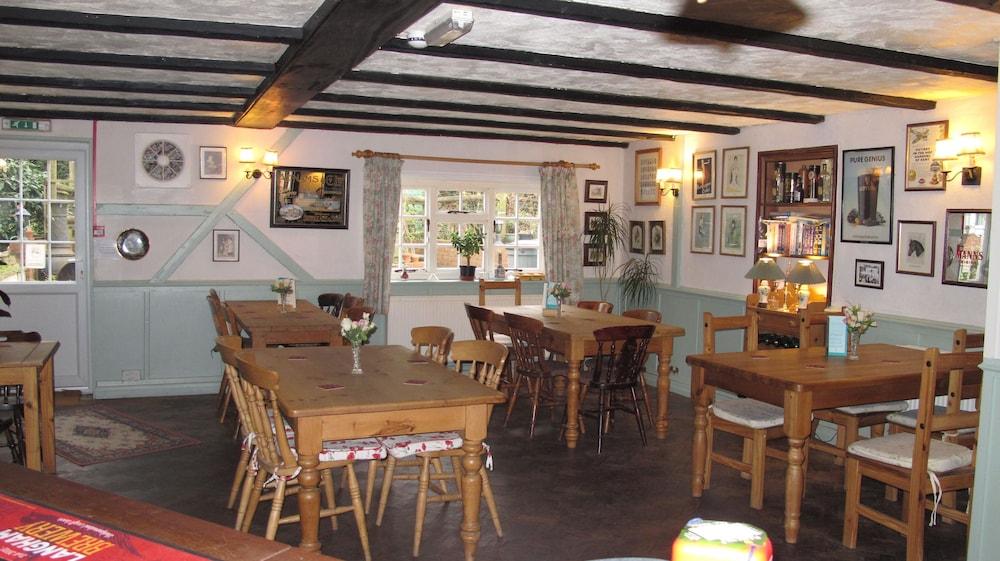 ذا وايت هارت إن أخرى