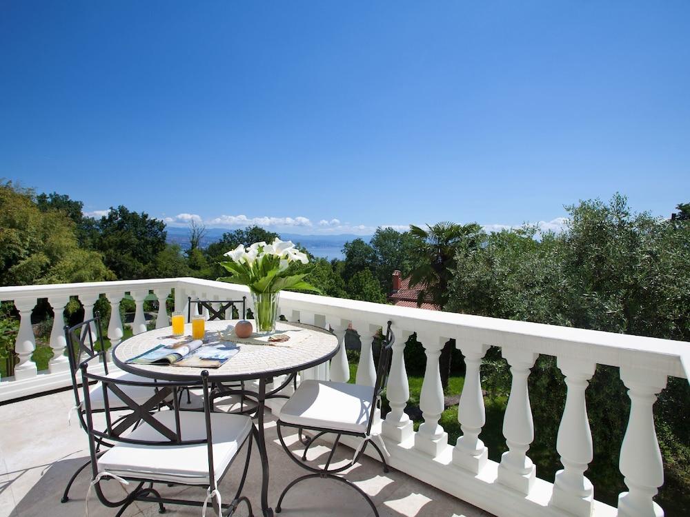 Peaceful Villa in Lovran With Swimming Pool Exterior