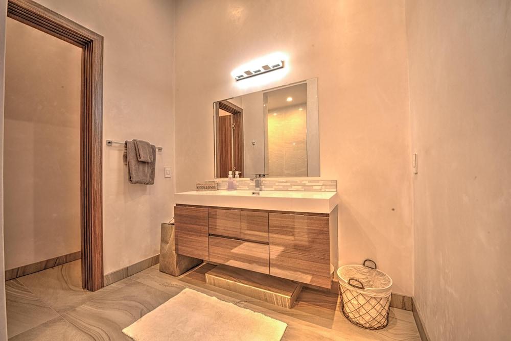 Lx1a: Luxury Contemporary Villa in The Middle of Nature