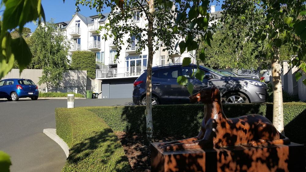 Bluestone On George Exterior detail