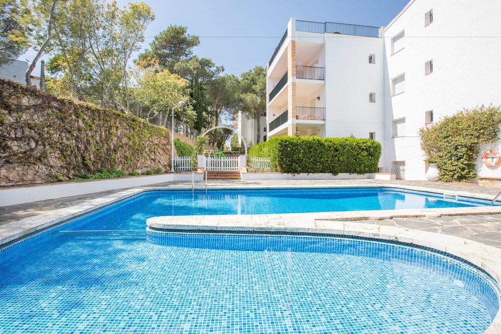 Apartment Orenetas 12 Outdoor Pool