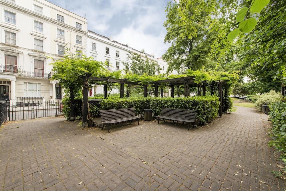 إمبيريال إكس المنطقة الخارجية