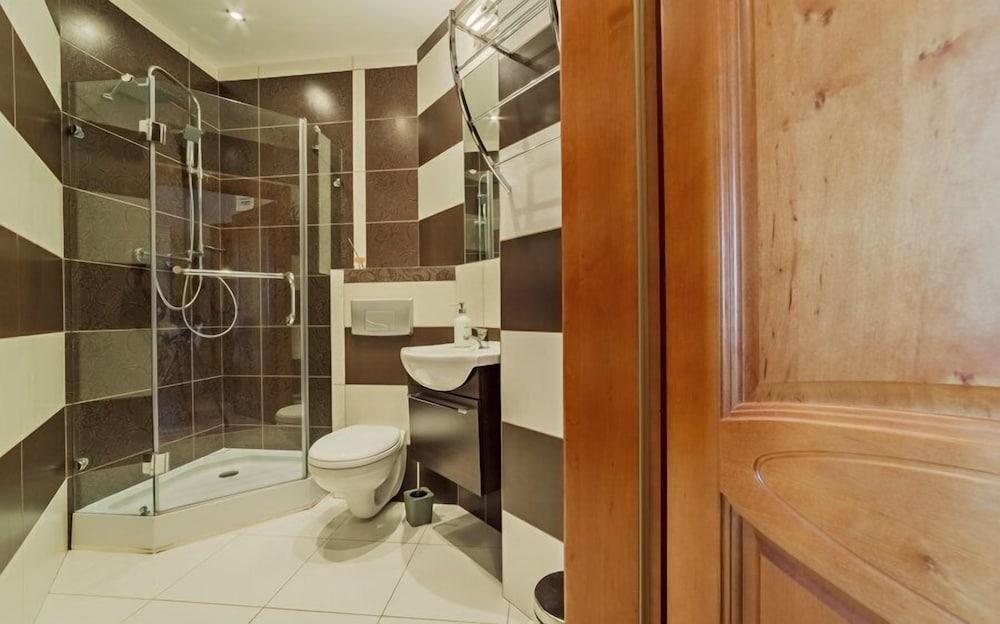 إفري سكاي فيلتشا 3 إيه حمام