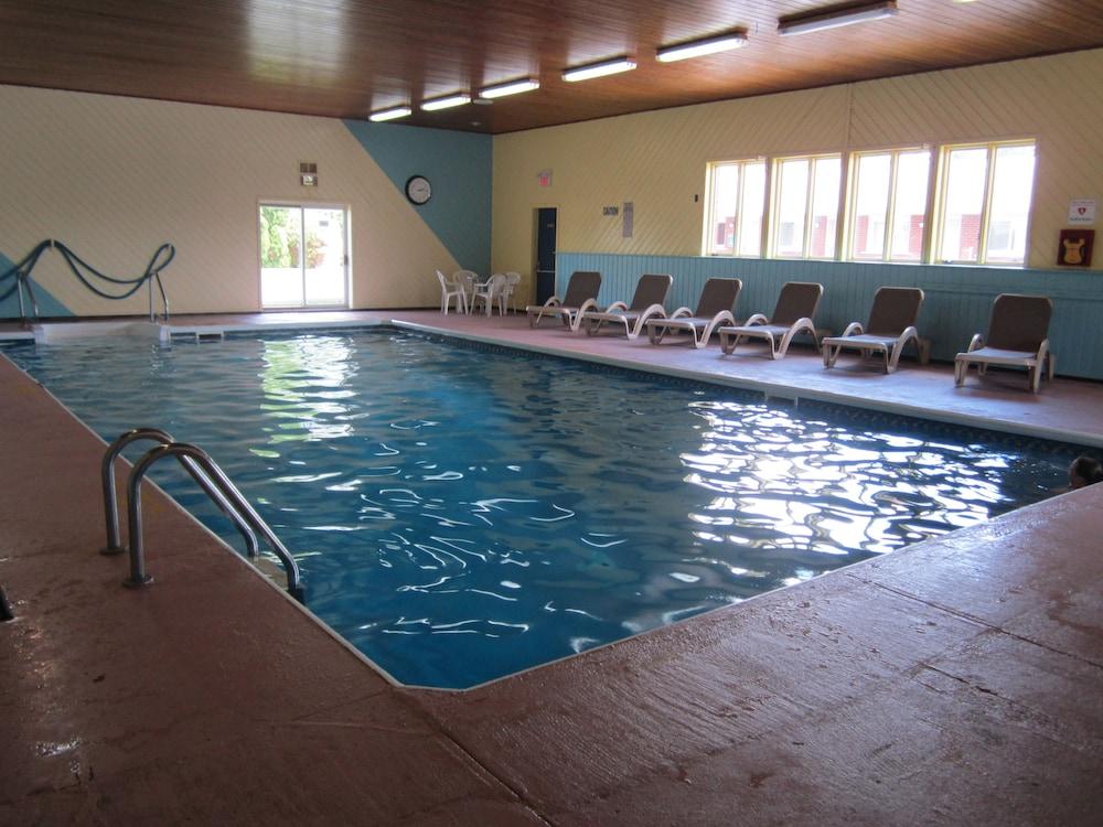 ريد باين إن آند كونفرانس سينتر حمام سباحة مغطى