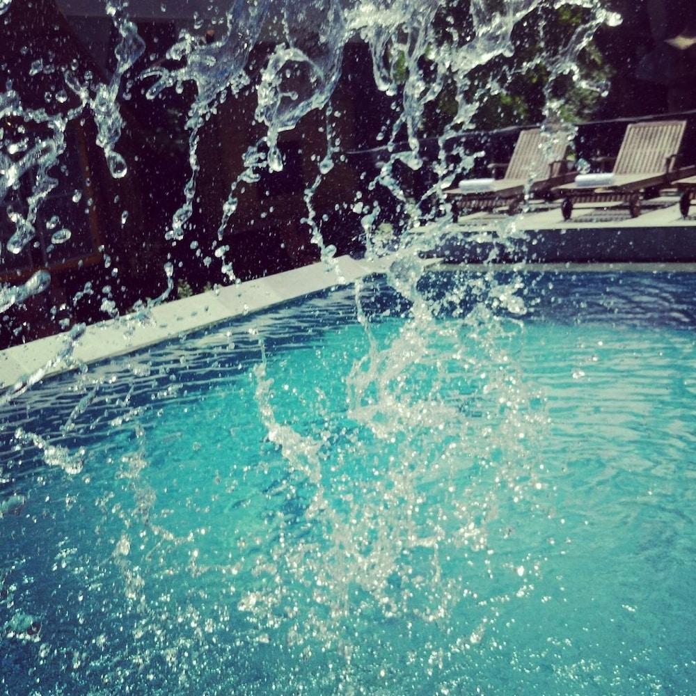 جيني تران هوتل