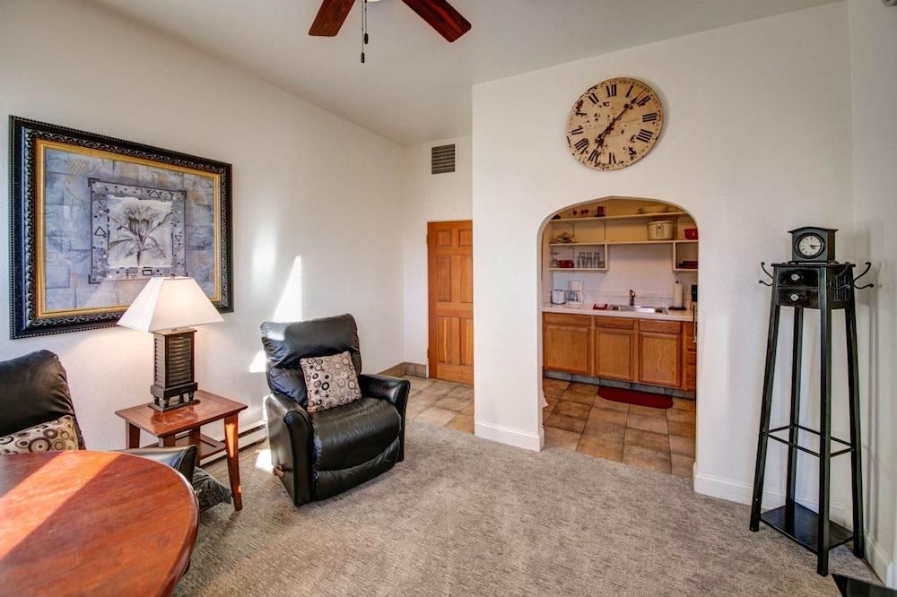 Bozeman - Smart and Sassy Living Area