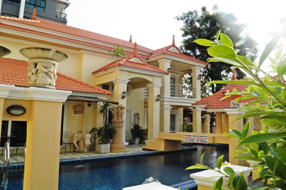 Chivapuri Residence Bangsaen Outdoor Pool