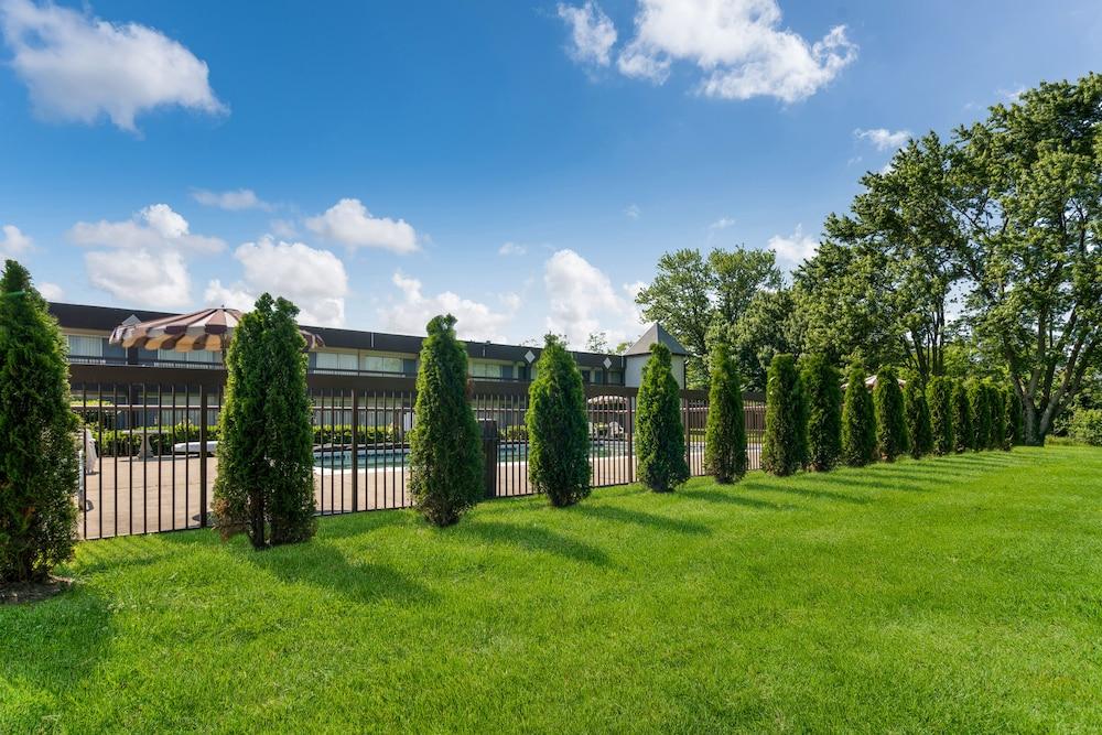 Quality Inn Exterior