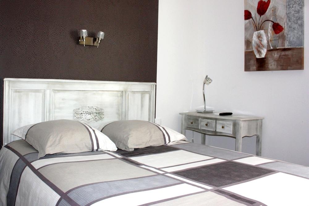 Hôtel le Midi Room