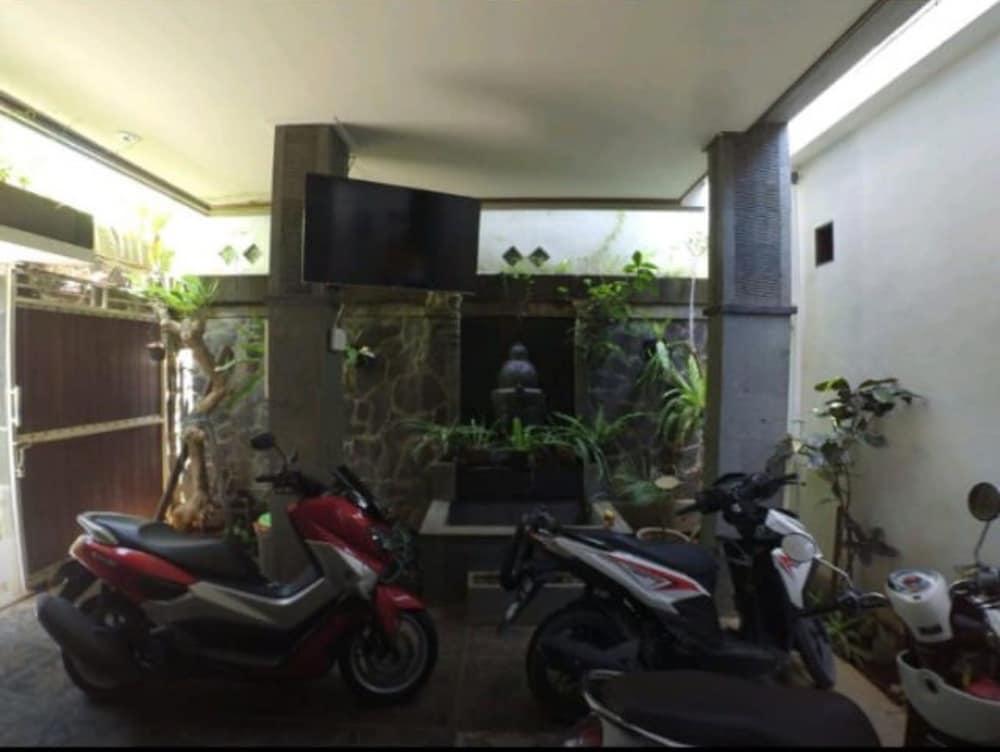 Wayan B Luck Interior