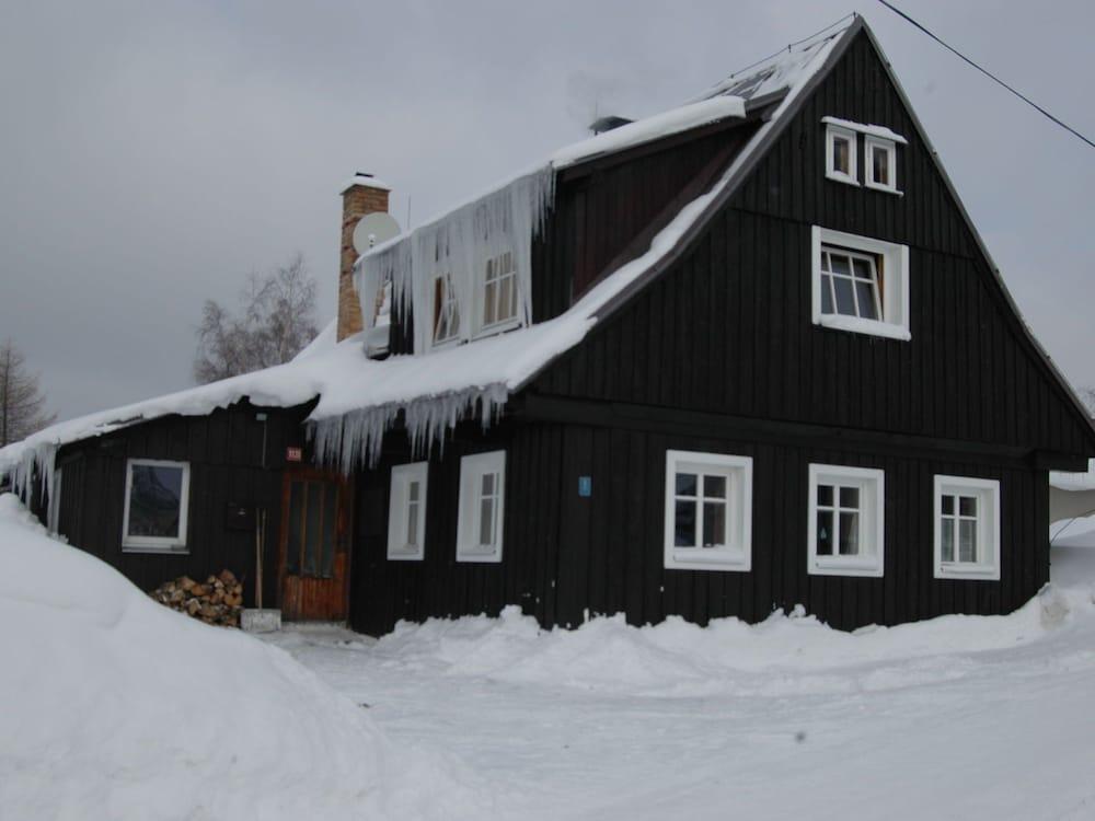 Authentic Log Cabin With Fireplace, Only 300m to the Ski Slope, Unobstructed View Exterior