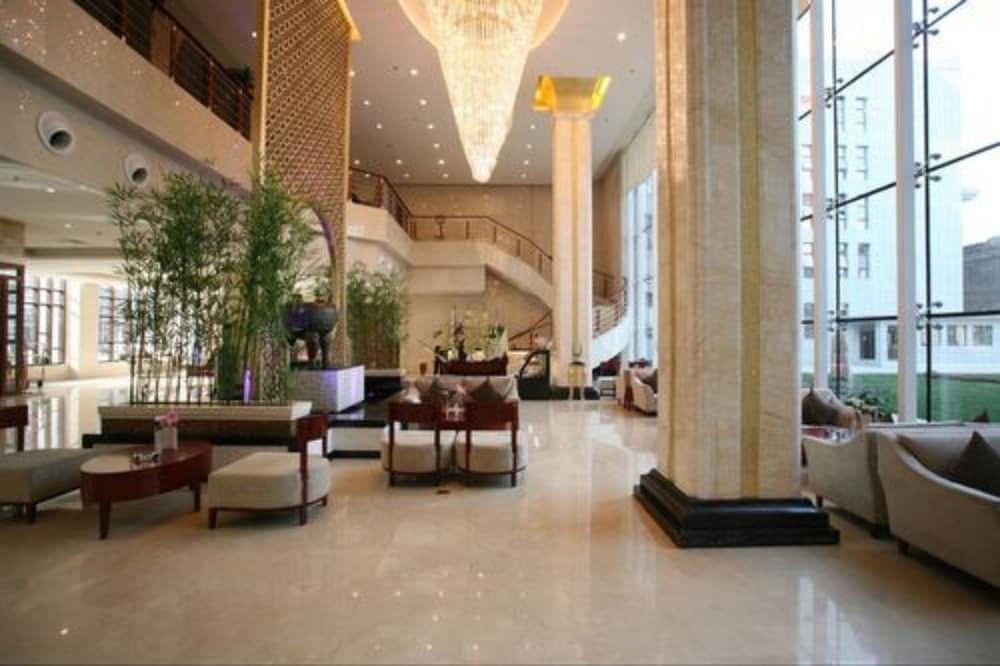 هوا شان ماونتن إنترناشونال هوتل الردهة