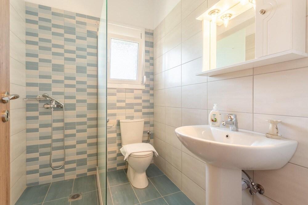 Vatsa Beach Villa Large Private Pool Walk to Beach Sea Views A C Wifi - 3021 Room
