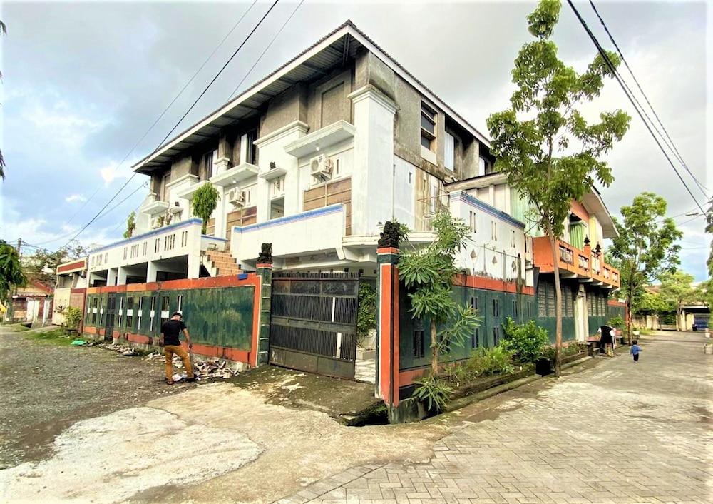 Buntusu Guest House Featured Image