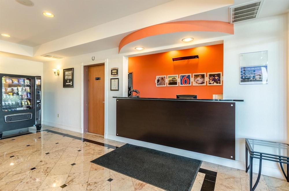 موتل 6 لكسينجتن، فرجينيا منطقة الاستقبال