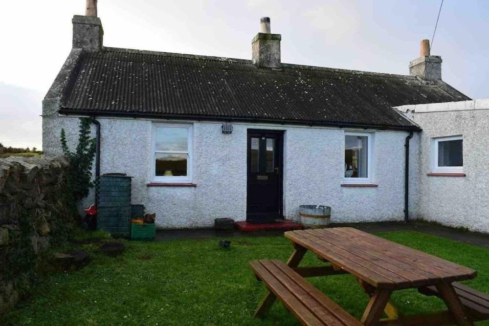 Quaint and Quirky Coastal Cottage Islay Exterior
